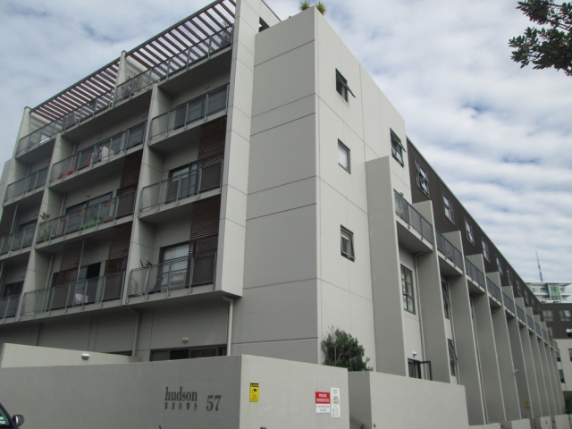 Lincoln Apartments Auckland CBD – Full exterior repaint, rust treatment and protection to steel framing.
