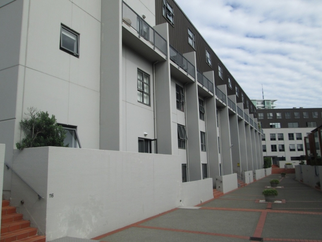 Mid Lincoln Apartments Auckland CBD – Full Exterior repaint, rust treatment and protection to steel framing